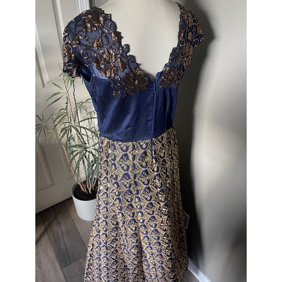 Blue silk gown - no dupatta or pajami worn once - Picture 3 of 4